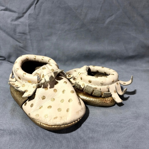 Gold polka dot Freshly Picked Moccasins sz 3 baby - Picture 1 of 3